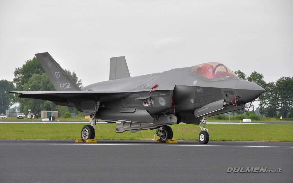 F-35A F-002.OT 323sqn